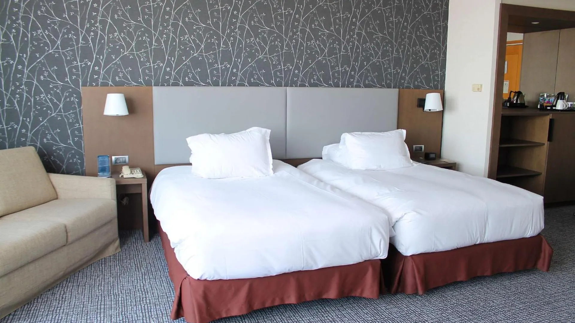 Hilton Paris Charles De Gaulle Airport Hotel Roissy-en-France 4*,