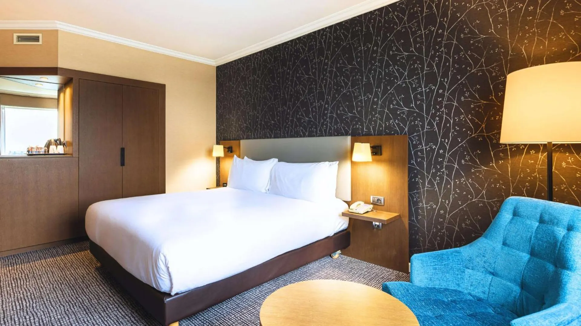 ****  Hilton Paris Charles De Gaulle Airport Hotel Roissy-en-France France