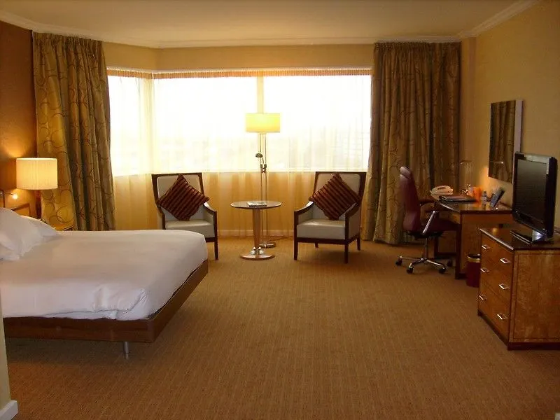 Hilton Paris Charles De Gaulle Airport Hotel Roissy-en-France 4*,