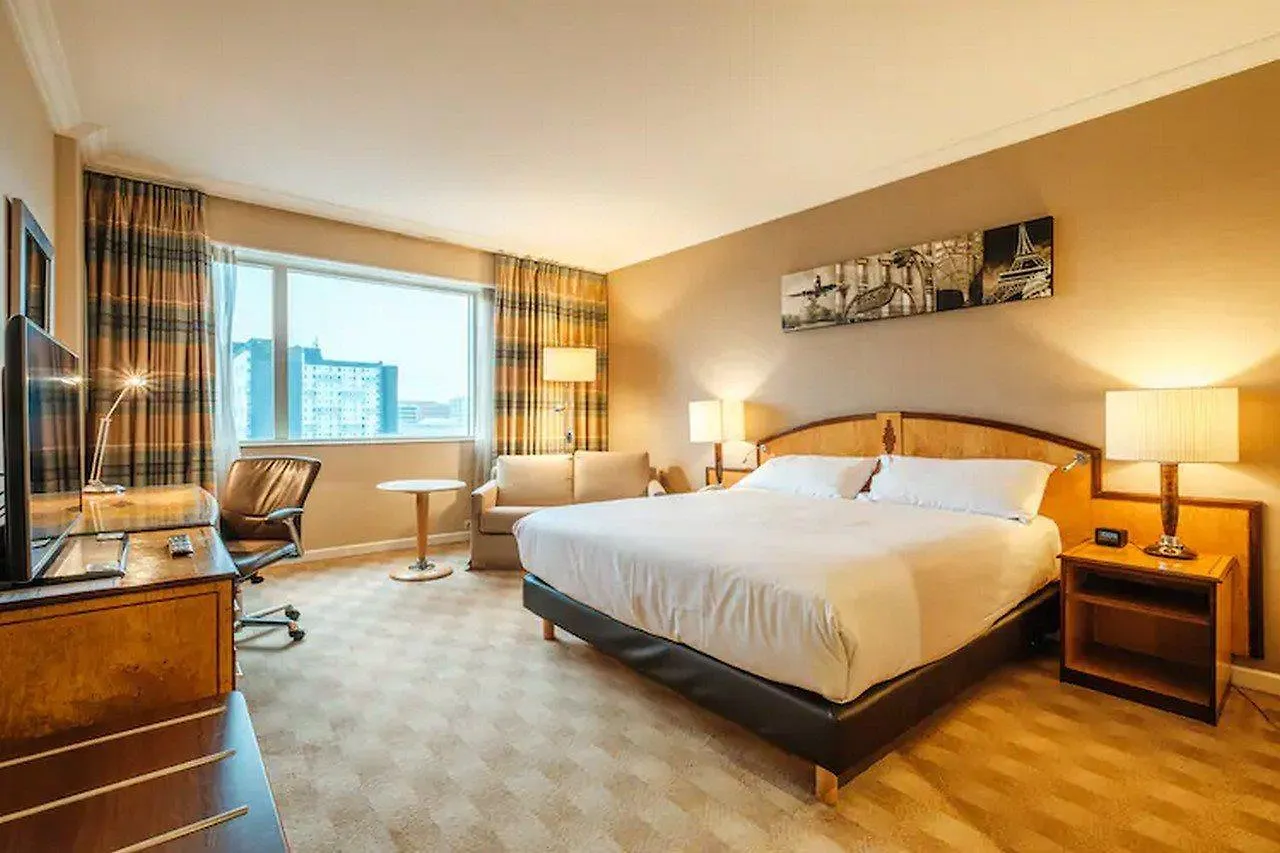 Hilton Paris Charles De Gaulle Airport Hotel Roissy-en-France 4*,
