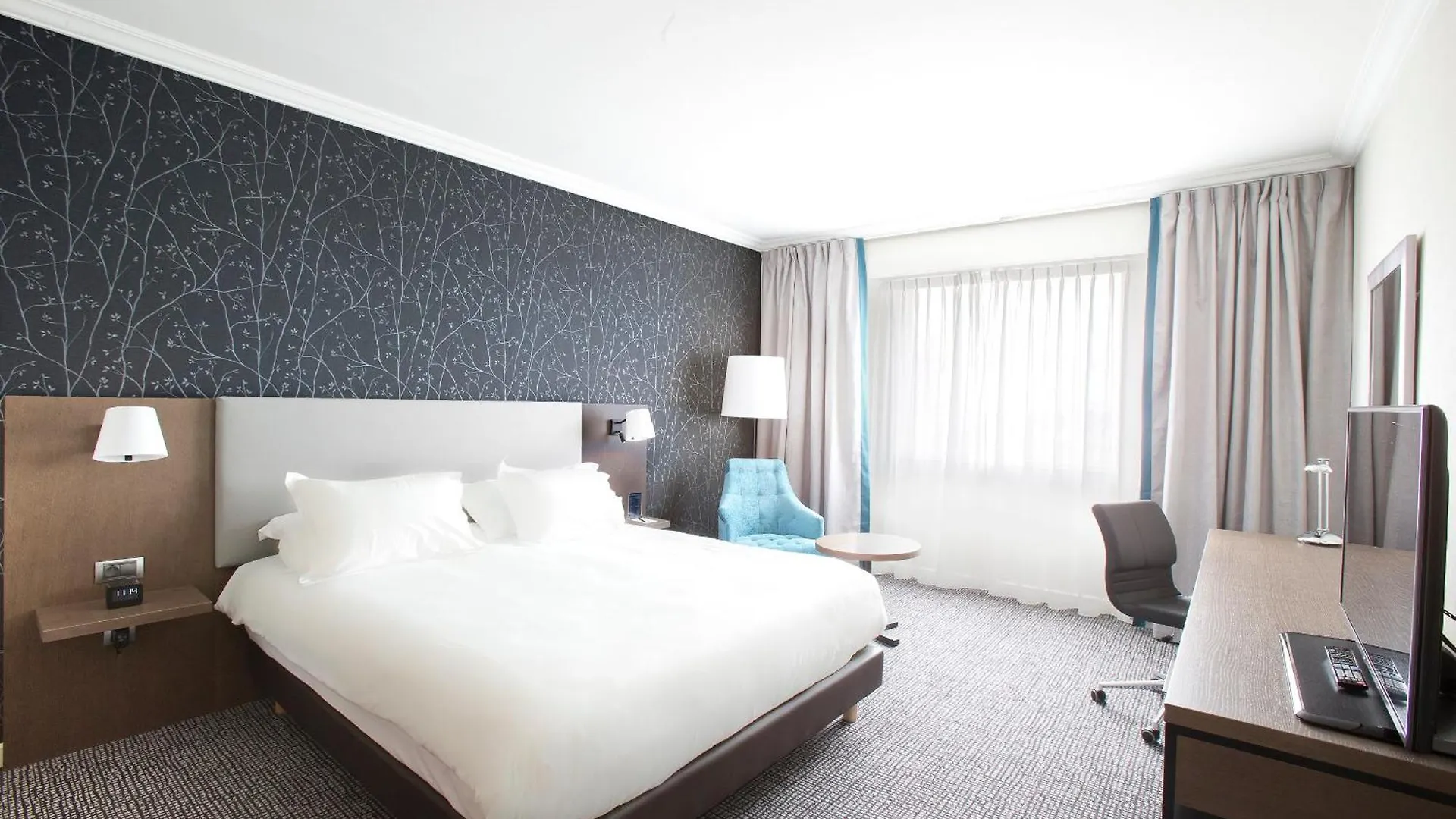 Hilton Paris Charles De Gaulle Airport Hotel Roissy-en-France 4*,