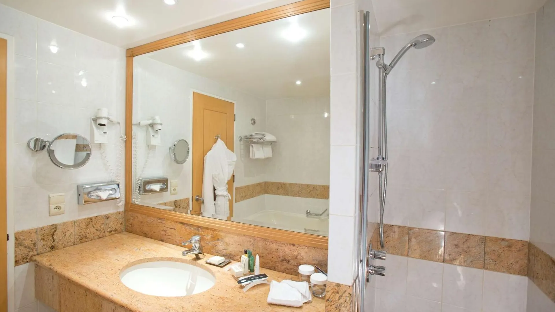 ****  Hilton Paris Charles De Gaulle Airport Hotel Roissy-en-France Frankrijk