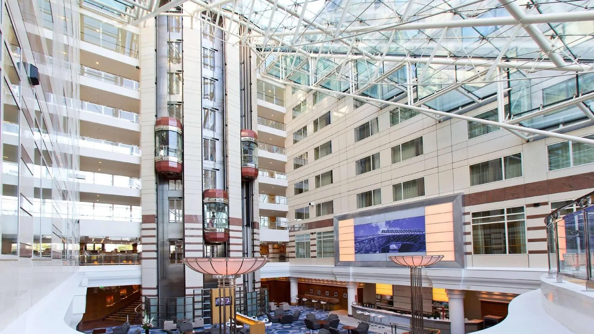 Hilton Paris Charles De Gaulle Airport Hotel Roissy-en-France 4*,
