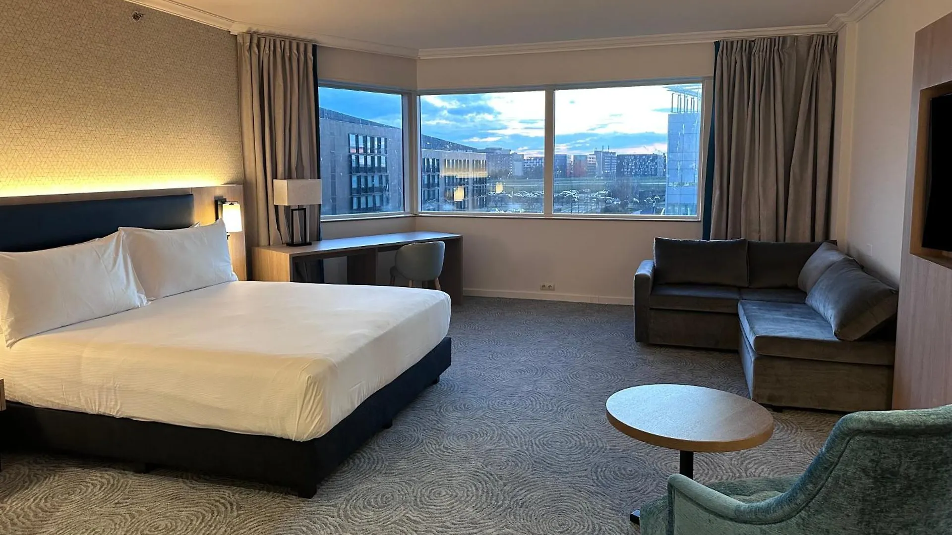 Hilton Paris Charles De Gaulle Airport Hotel Roissy-en-France 4*,