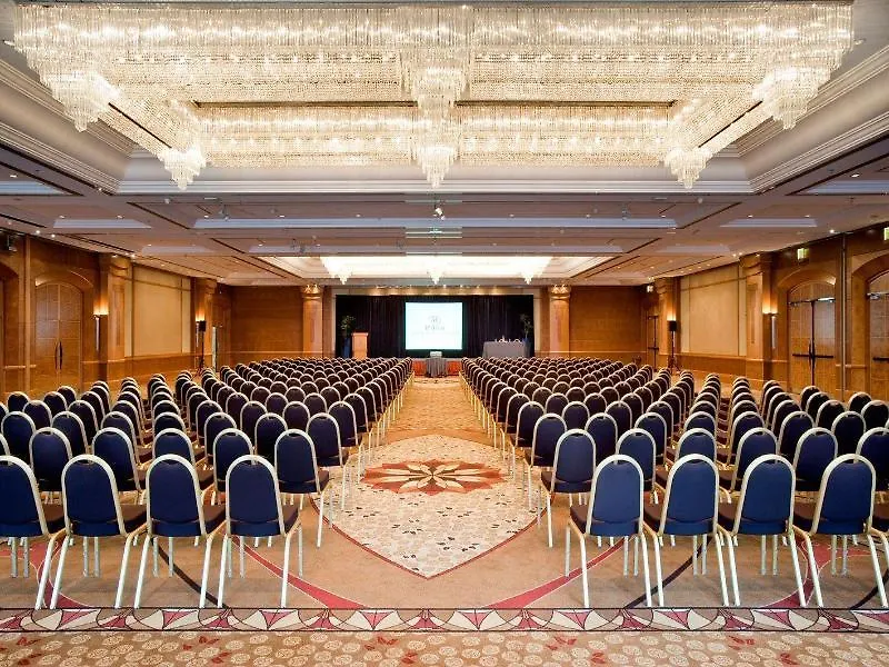 Hilton Paris Charles De Gaulle Airport Hotel Roissy-en-France 4*,